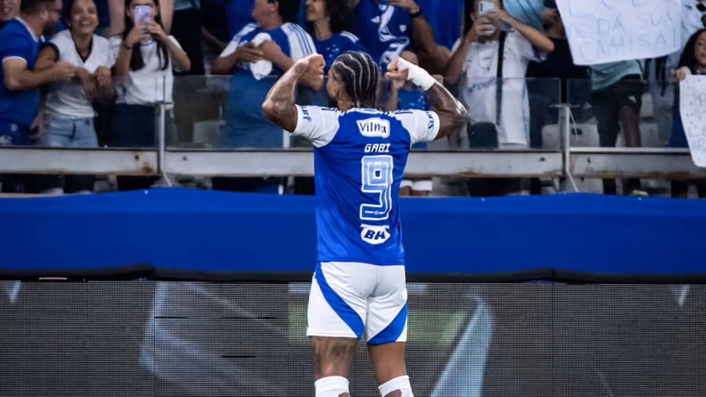 Cruzeiro estreia com vitória no Brasileirão com gols de Gabigol e Dudu