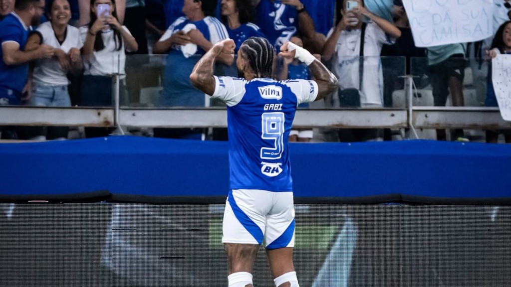 Cruzeiro estreia com vitória no Brasileirão com gols de Gabigol e Dudu