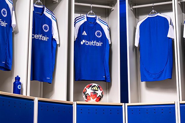Cruzeiro lança nova camisa para temporada 2025..