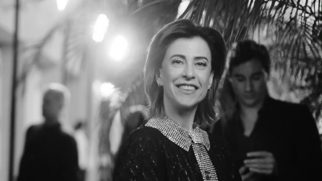 Fernanda Torres mostra look para o Oscar 2025, veja