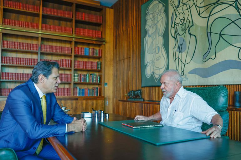 Crusoé: Mais da metade dos brasileiros vê cenário econômico “ruim”