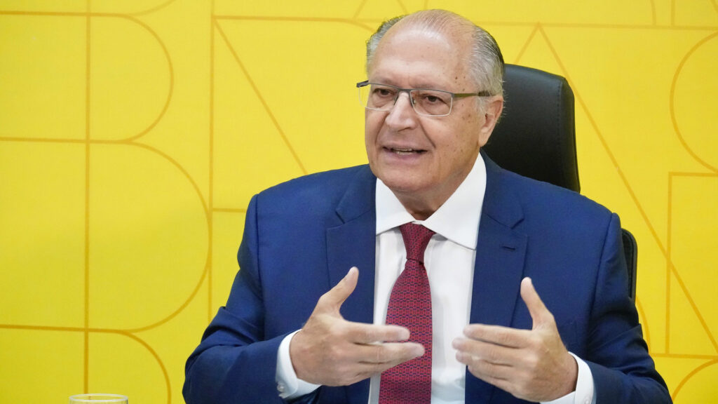 Camex autoriza pedido de consulta à OMC contra ‘tarifaço’, diz Alckmin