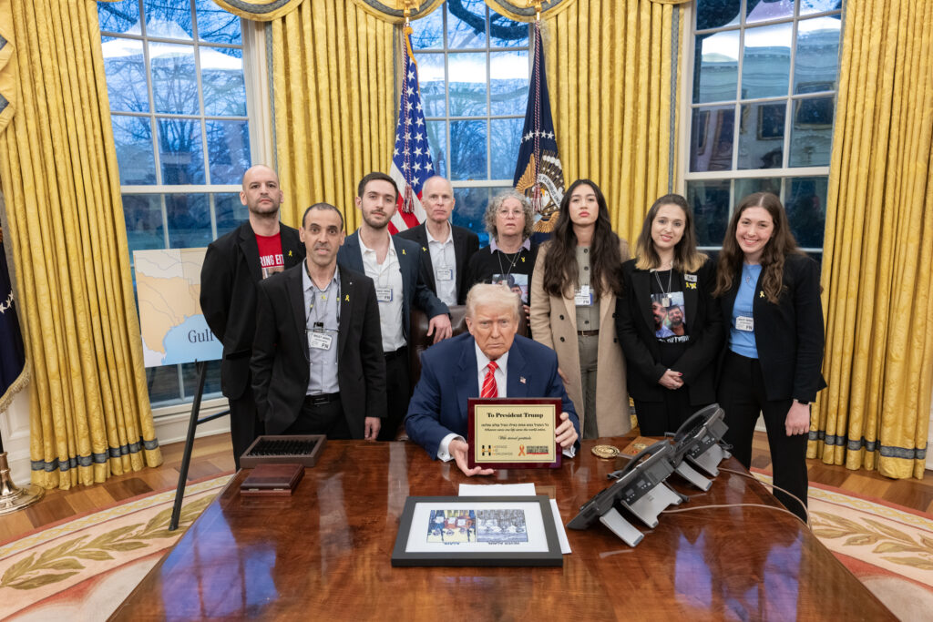 Trump recebe ex-reféns libertados pelo Hamas na Casa Branca