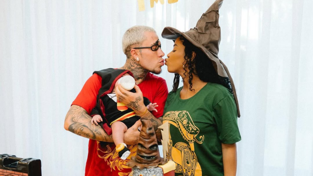 MC Daniel e Lorena comemoram um mês do filho