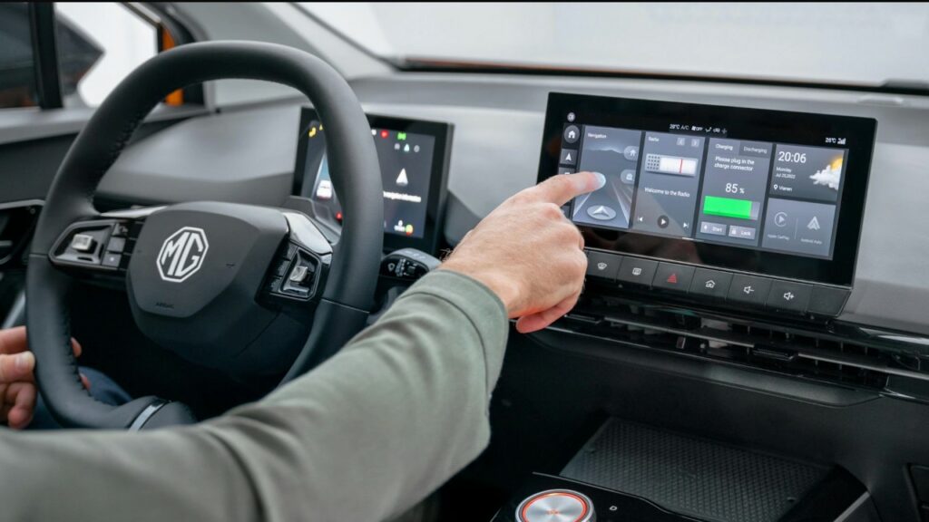 MG4 EV chega com autonomia de 350 km e promete agitar o mercado brasileiro