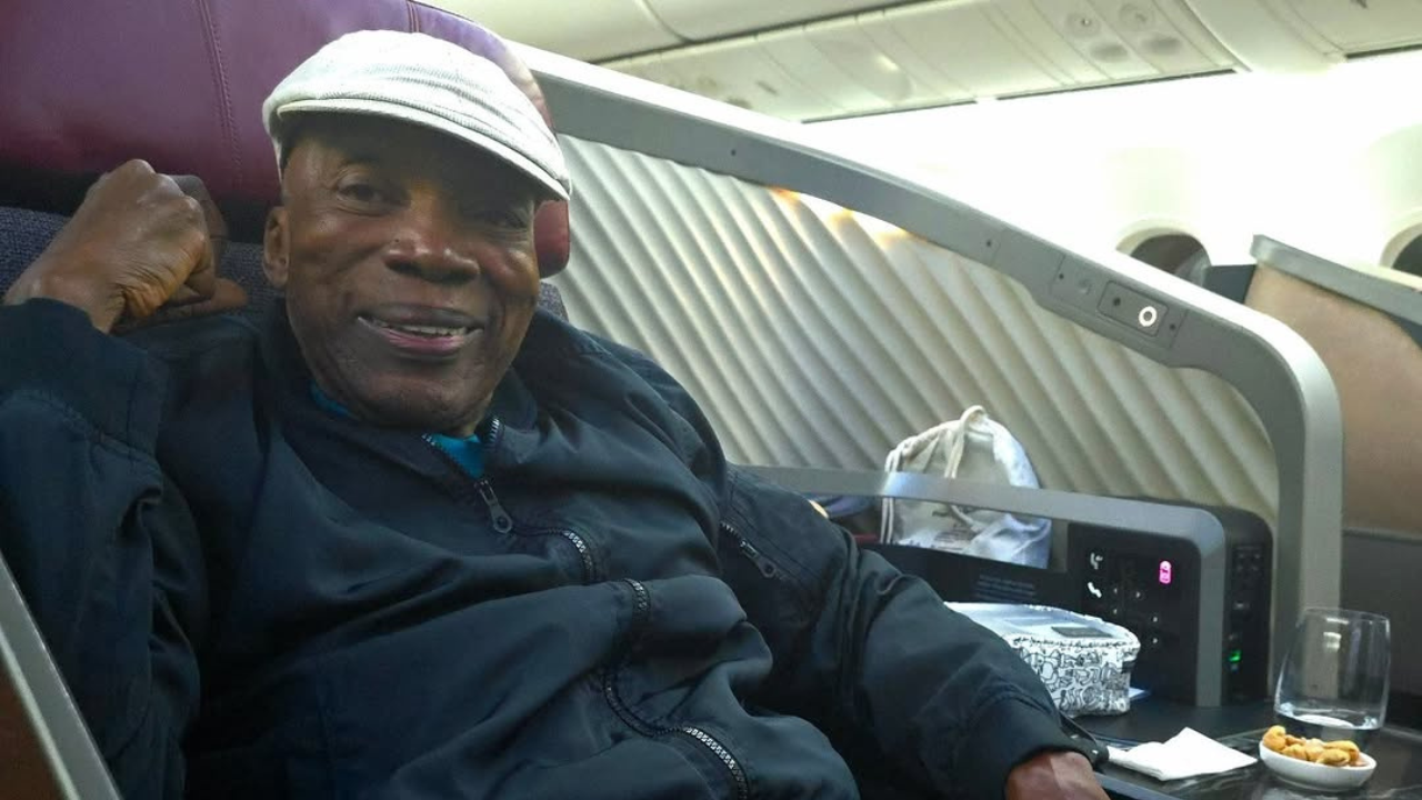 Milton Nascimento agradece homenagem da Portela