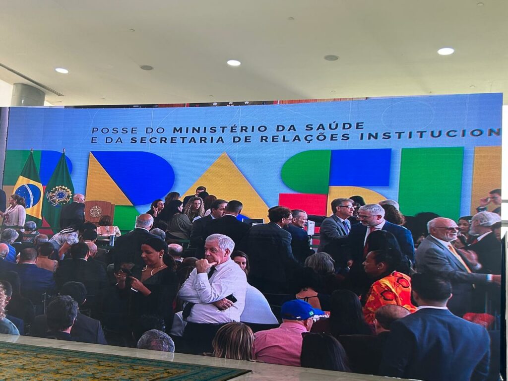 Crusoé: A posse “do” Ministério da Saúde e “da” SRI