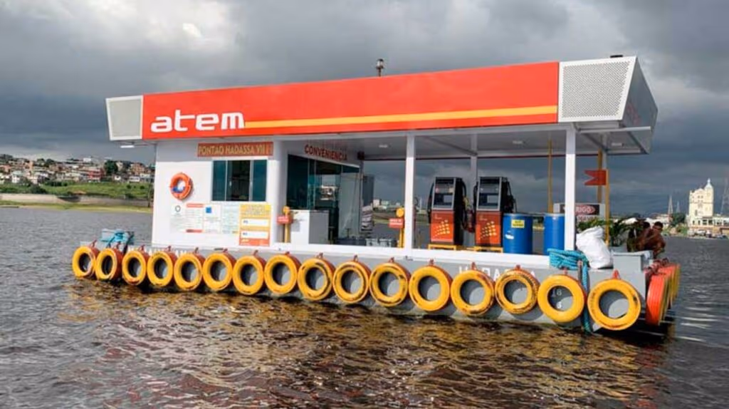 Posto de combustível flutuante afunda no Rio Guamá