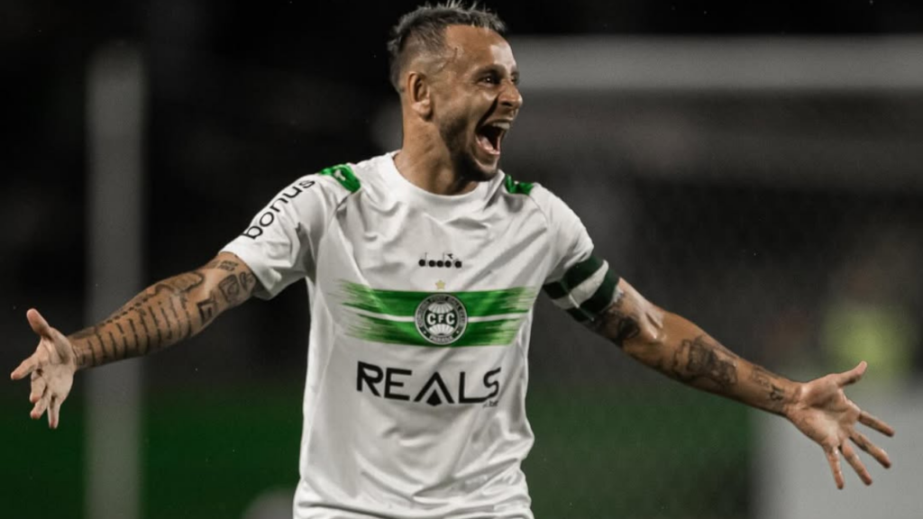 Rafinha se pronuncia pela primeira vez após saída do Coritiba