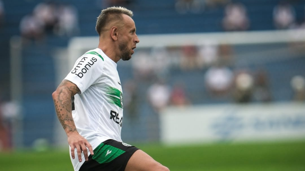 Rafinha e Coritiba rescindem contrato após polêmica