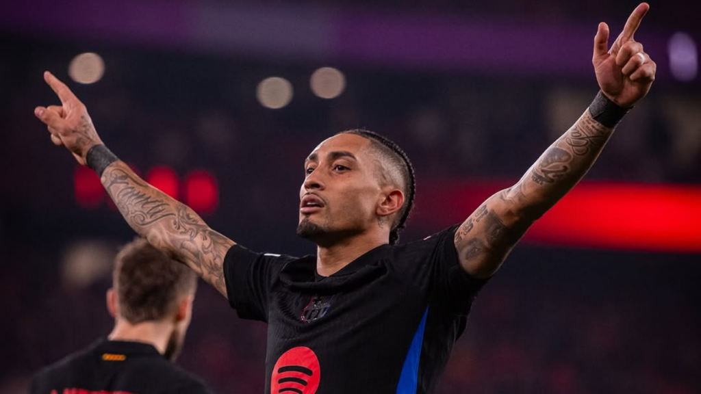 Raphinha decide e Barcelona vence o Benfica na Champions