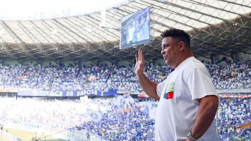 Ronaldo se desculpa após polêmica com Neymar