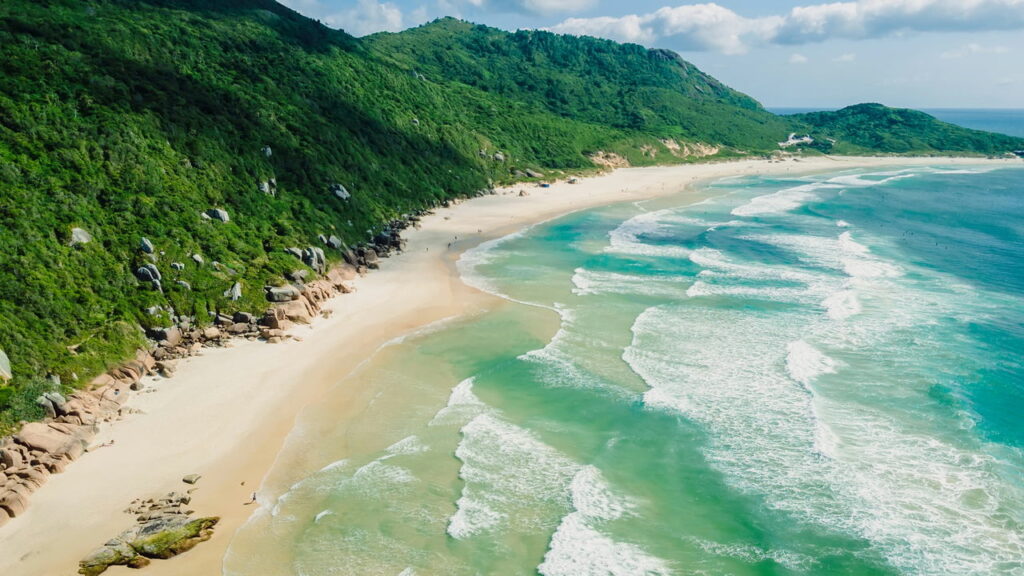 Litoral brasileiro com estruturas gigantes escondem um segredo milenar