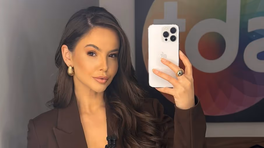 Após demissão do SBT, apresentadora desabafa nas redes
