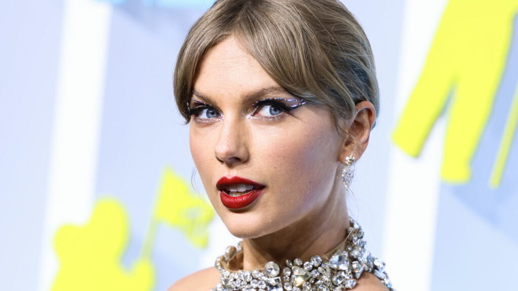 Taylor Swift é eleita a maior artista feminina do século 21