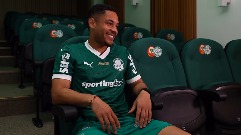 Vitor Roque x Mbappé: Abel Ferreira faz comparação entre os jogadores