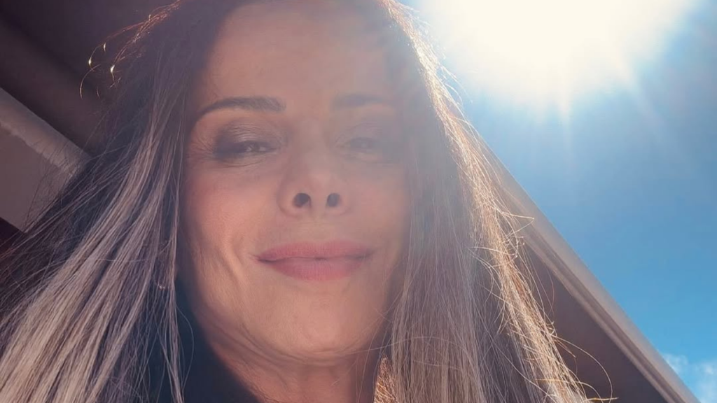 Viviane Araújo completa 50 anos