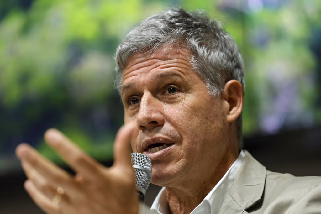 MST pede a cabeça de Paulo Teixeira