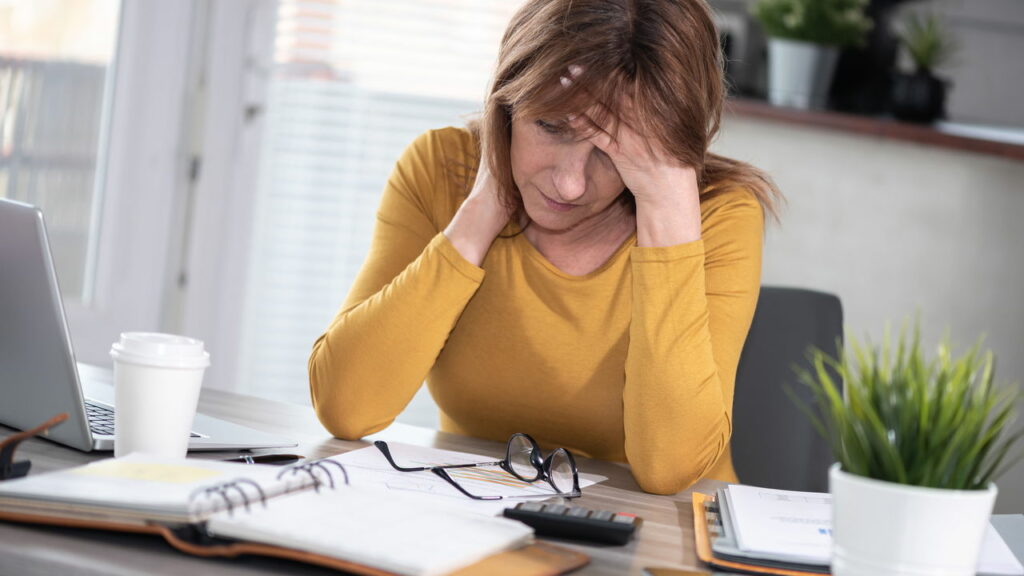 O burnout não ocorre apenas excesso de trabalho! Entenda o que é o burnout digital
