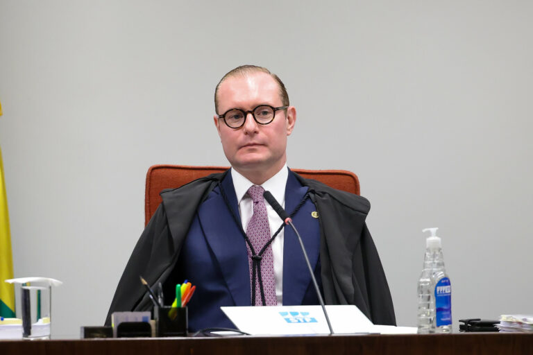 Turma do STF forma maioria para referendar decisão de Moraes contra Bolsonaro