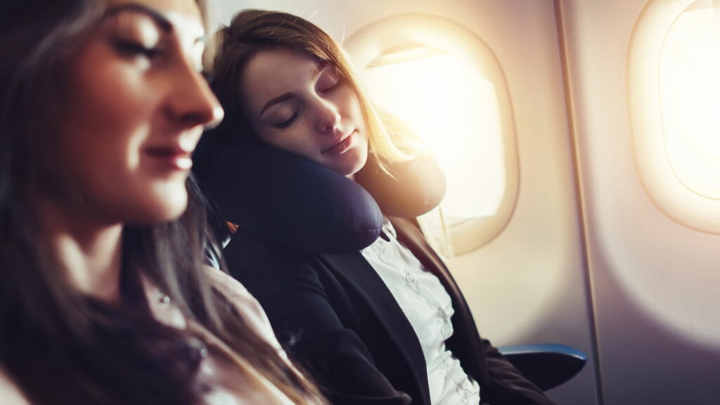 5 dicas para dormir bem em voos longos no Brasil
