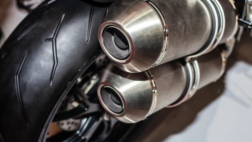 Nova lei promete silenciar motociclistas com escapamento alterado