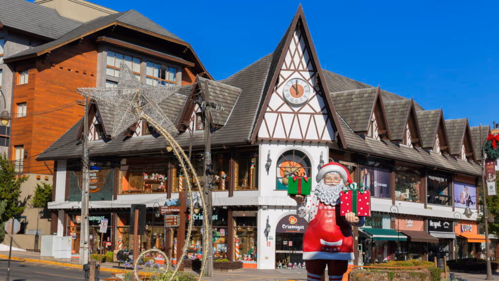 Cinco cidades incríveis para passar o Natal com festa luzes e calor