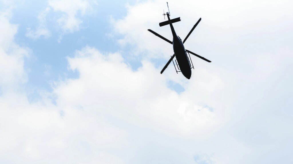 Policial é baleado em helicóptero durante operação no Rio