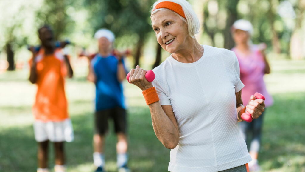 Saiba qual tipo de treino está ajudando idosos no combate da insônia, segundo estudo