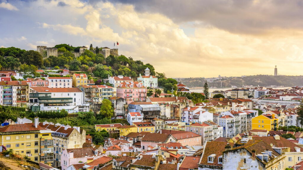 Turistas estão descobrindo essa forma barata de curtir Lisboa