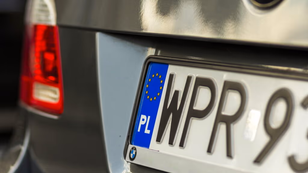 Carro novo pode rodar sem placa! Mas não é tão simples quanto parece