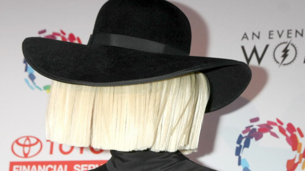Cantora Sia inicia processo de divórcio