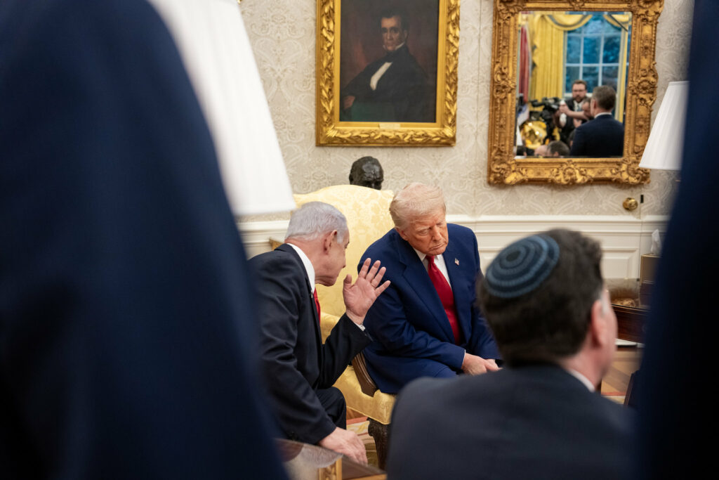 Trump faz pedido a Netanyahu sobre possível ataque ao Irã