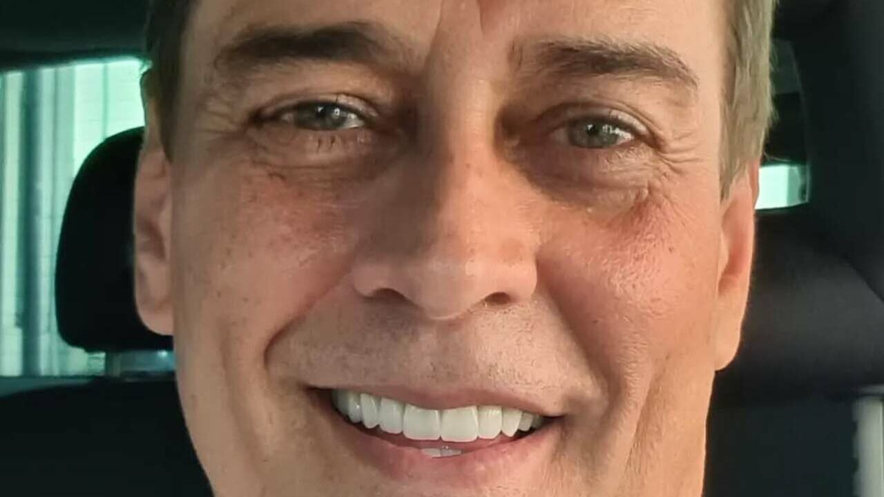 Ator Marcello Antony e a história de adoção de filho soropositivo