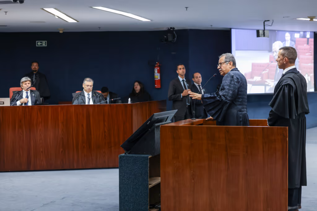 STF, Escolinha do Professor Raimundo ou um boteco?
