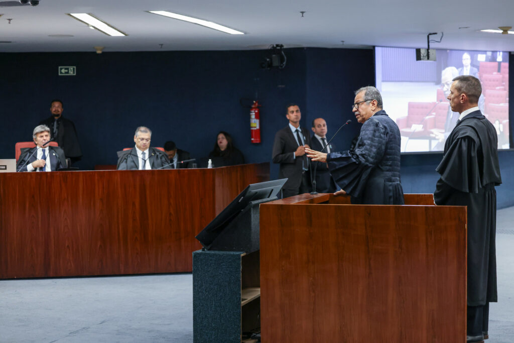 STF, Escolinha do Professor Raimundo ou um boteco?