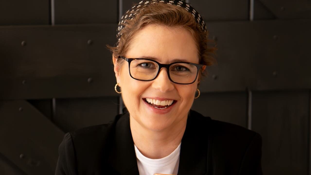 Atriz Jenna Fischer desabafa sobre vitória contra o câncer de mama