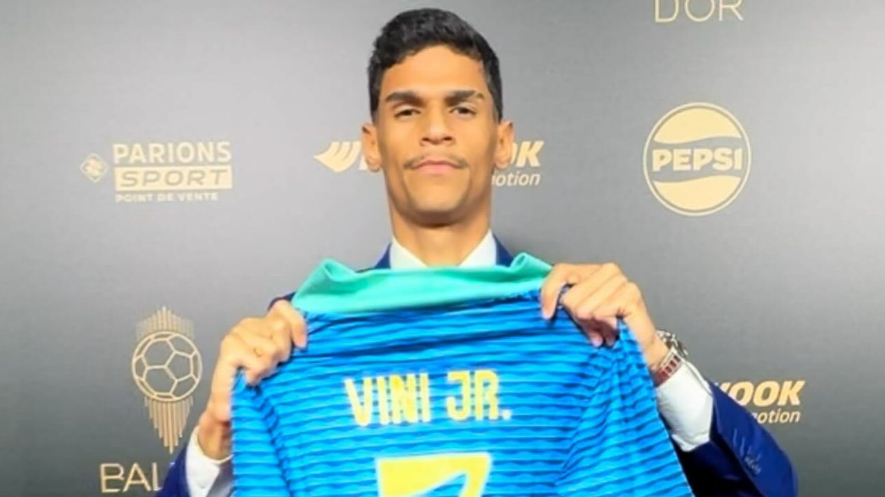 Luva de Pedreiro recebe deboche de Allan Jesus após decisão judicial