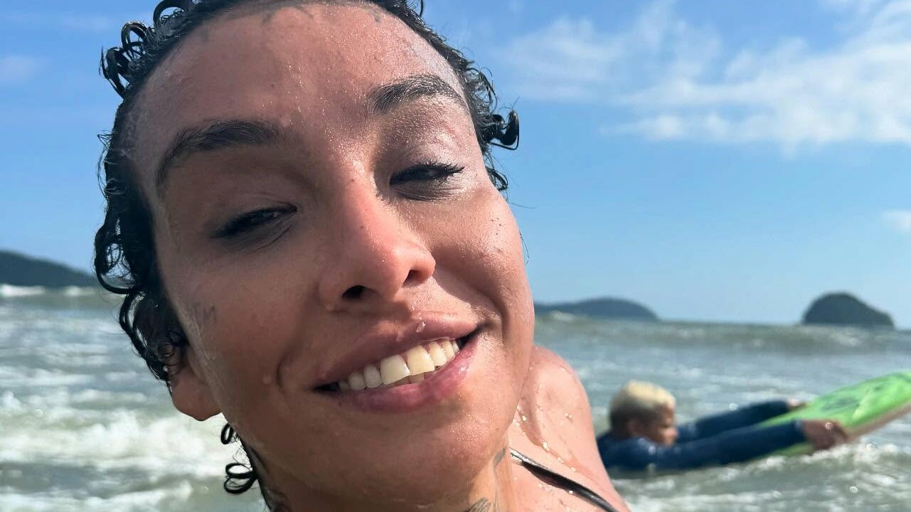 Linn da Quebrada retorna aos palcos após internação