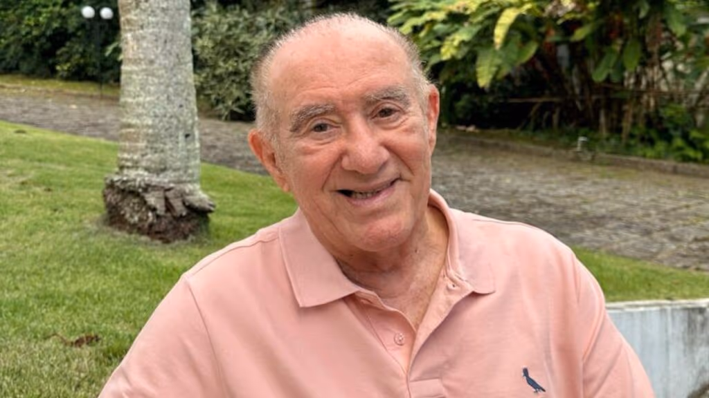 Renato Aragão esclarece acusações sobre abandono familiar