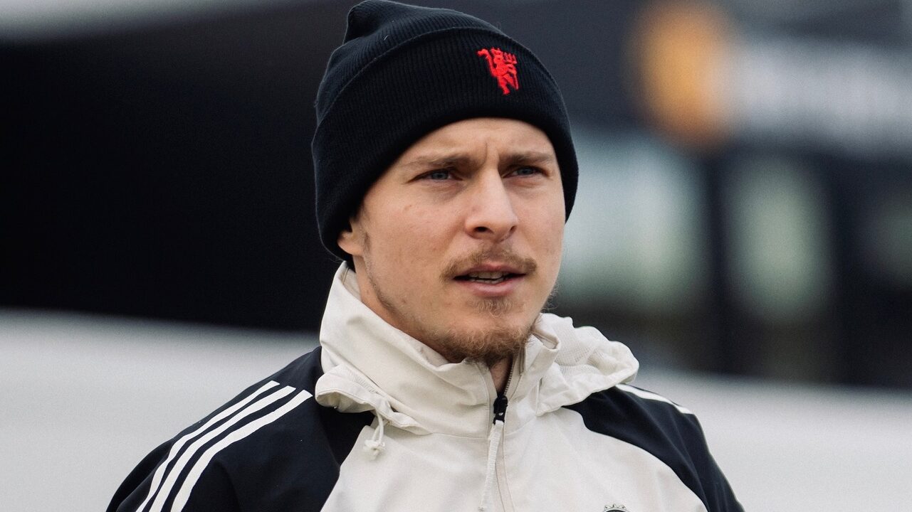 Jogador do Manchester abandona a partida após acidente do filho