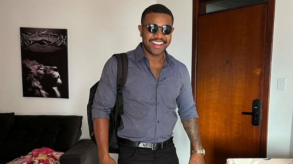 Davi Brito atualiza estado de saúde após cirurgia