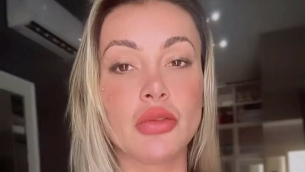 Andressa Urach se compara com MC Mirella