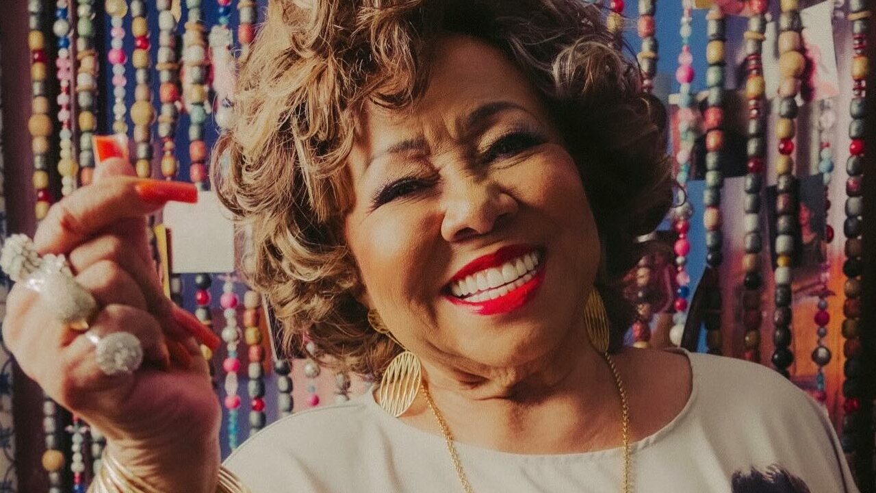 Alcione brilha em noite de samba em Recife