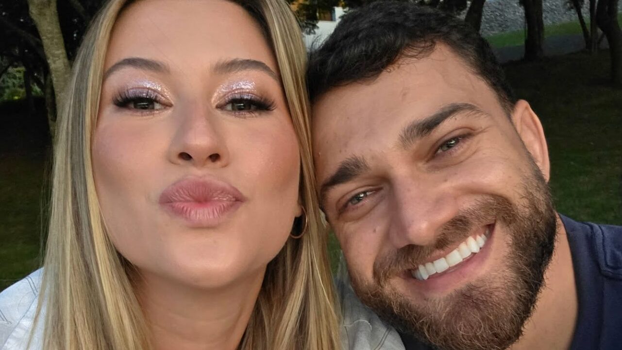 Nina Secrets anuncia sua primeira gravidez