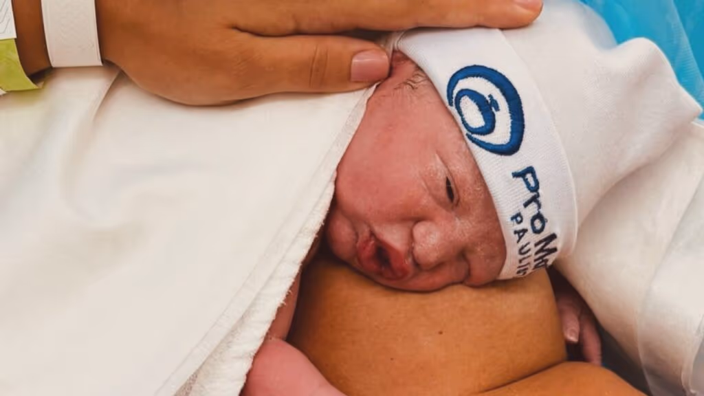 Atriz Paula Barbosa chora ao revelar diagnóstico do filho