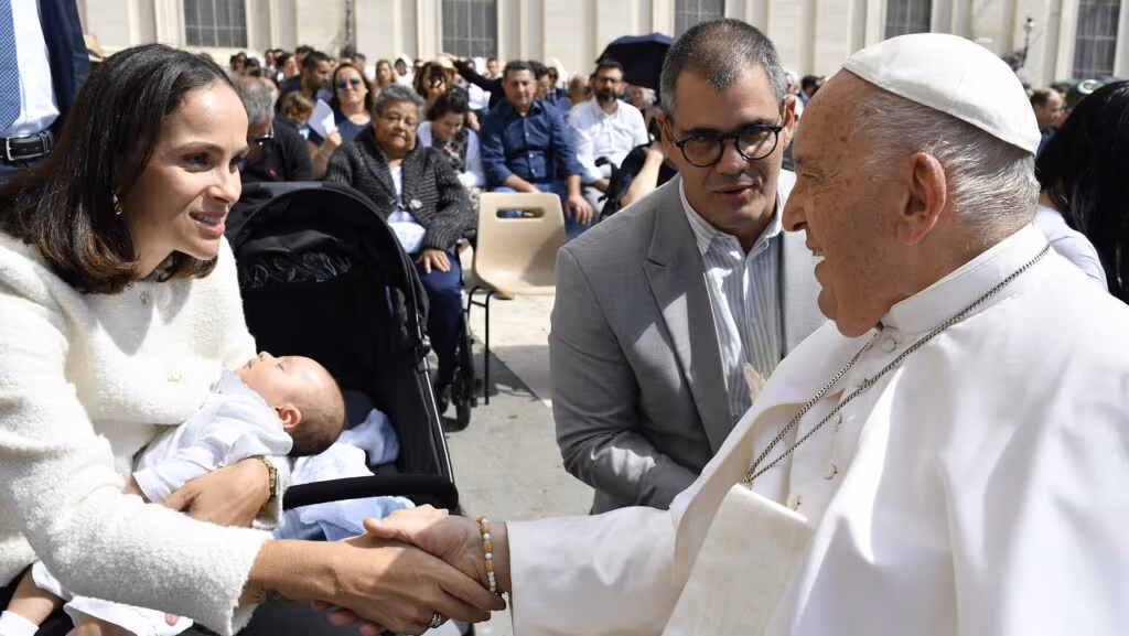 Influenciadora Letícia Cazarré revela conselho do Papa