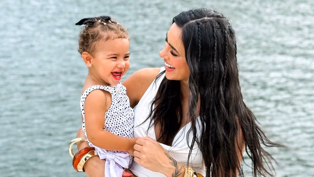 Bruna Biancardi viaja com a filha para o exterior