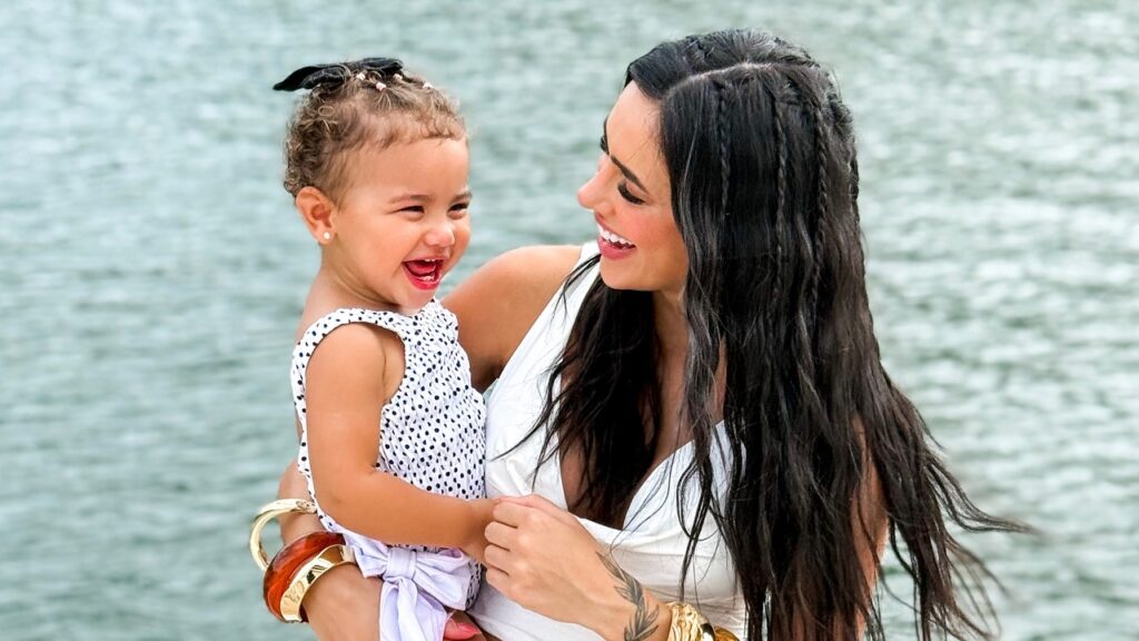 Bruna Biancardi viaja com a filha para o exterior