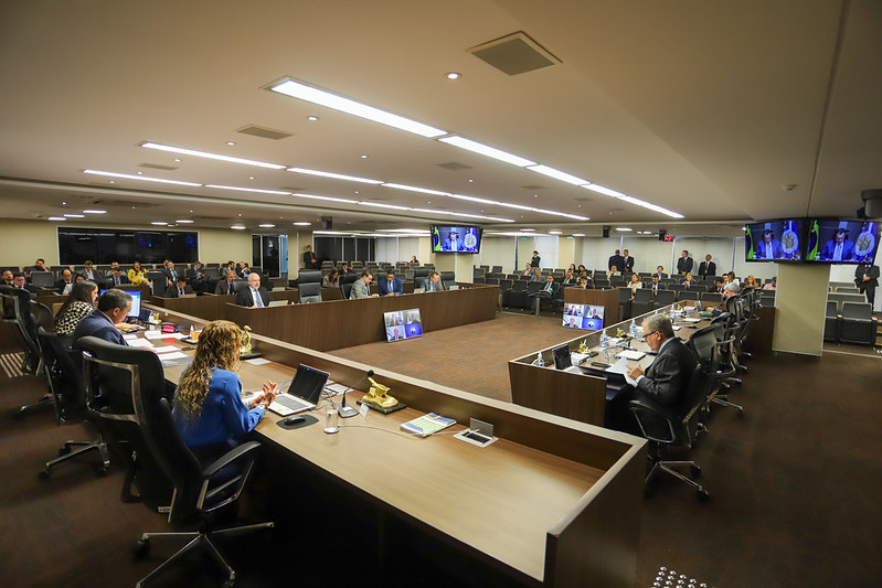 O ministro do TCU que viajou mais do que Lula ao exterior